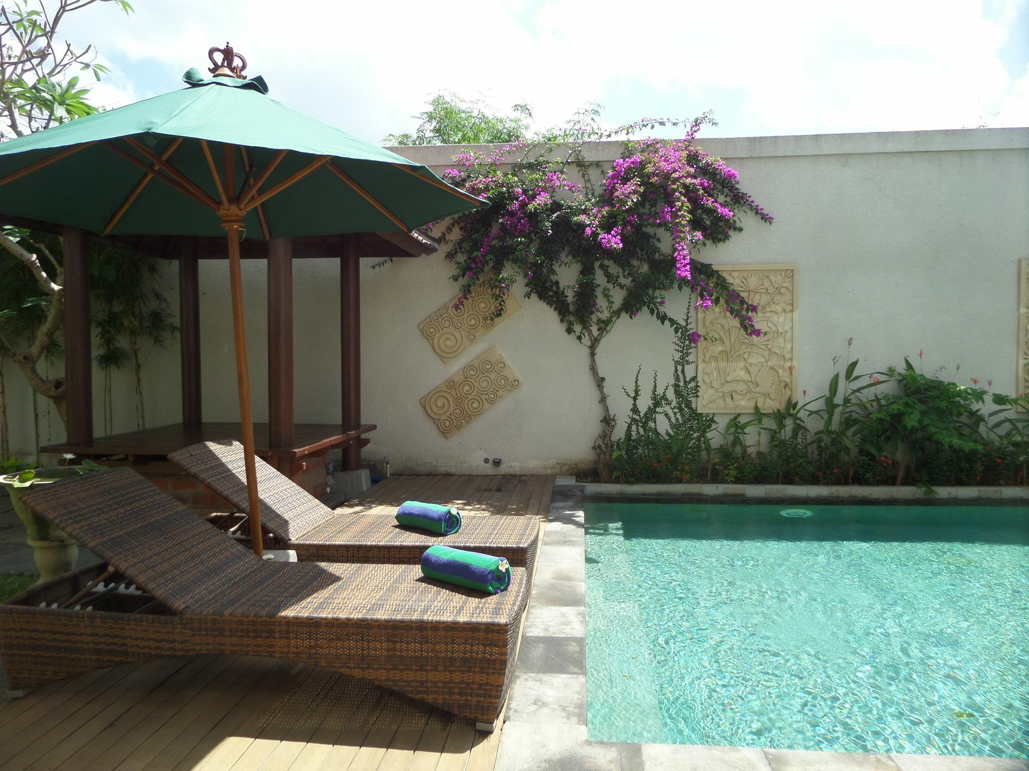 Royal Majesty Villas Kuta  Exterior photo
