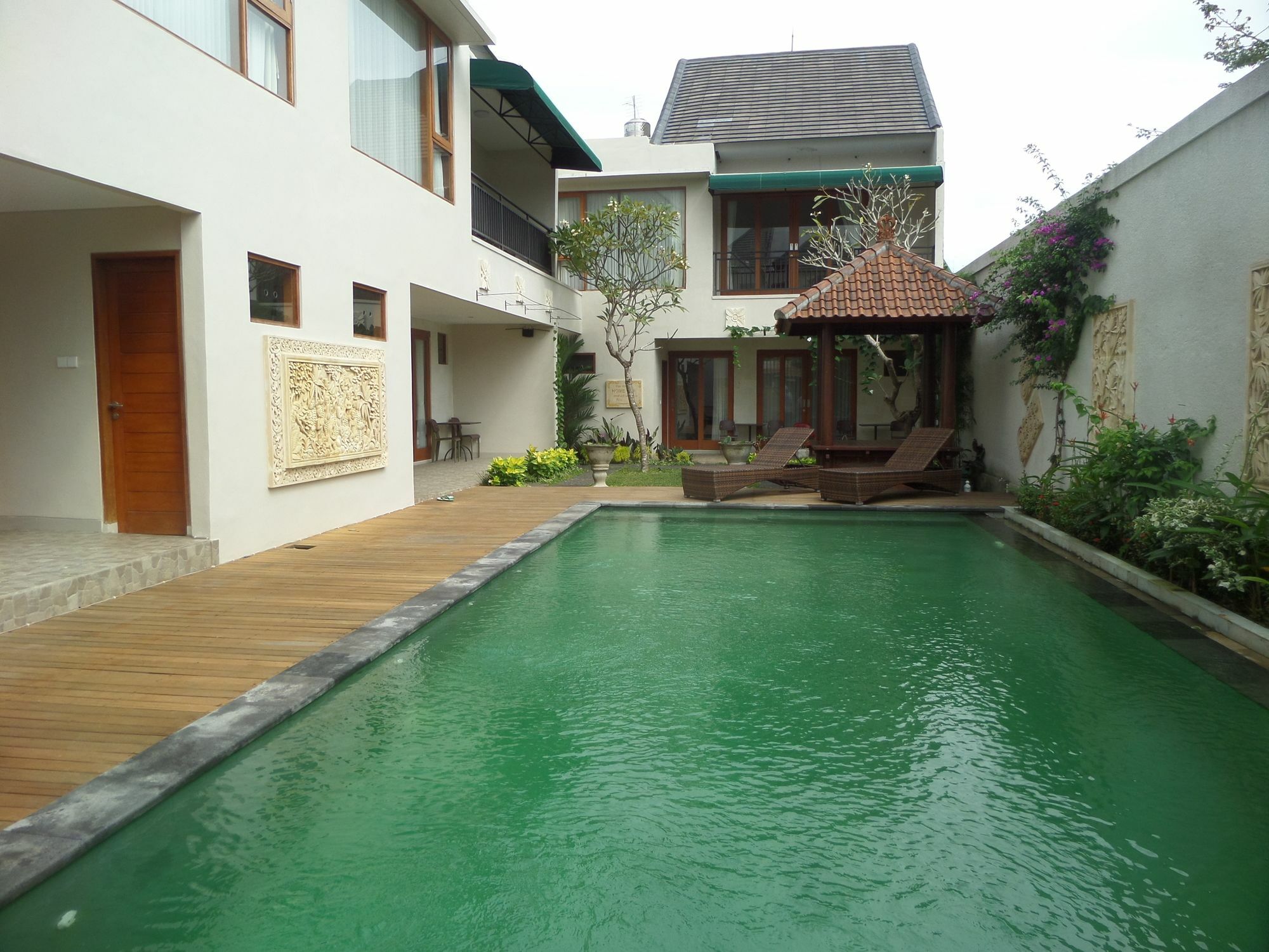Royal Majesty Villas Kuta  Exterior photo