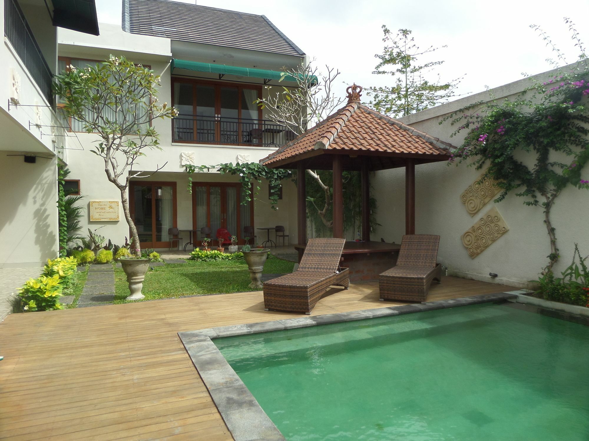 Royal Majesty Villas Kuta  Exterior photo