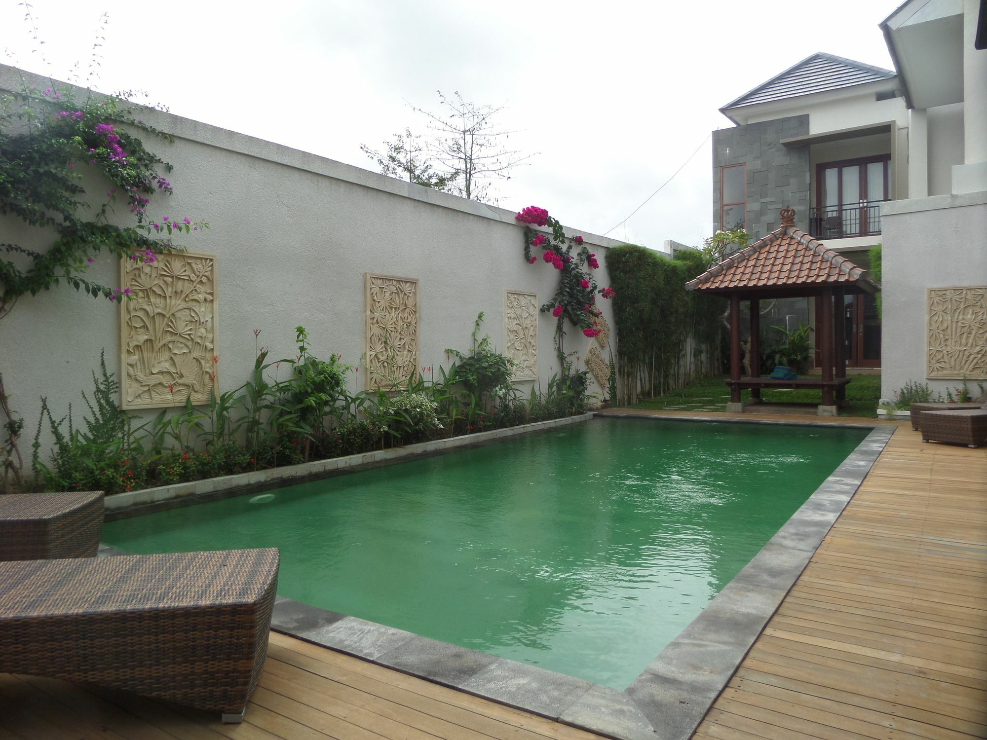 Royal Majesty Villas Kuta  Exterior photo