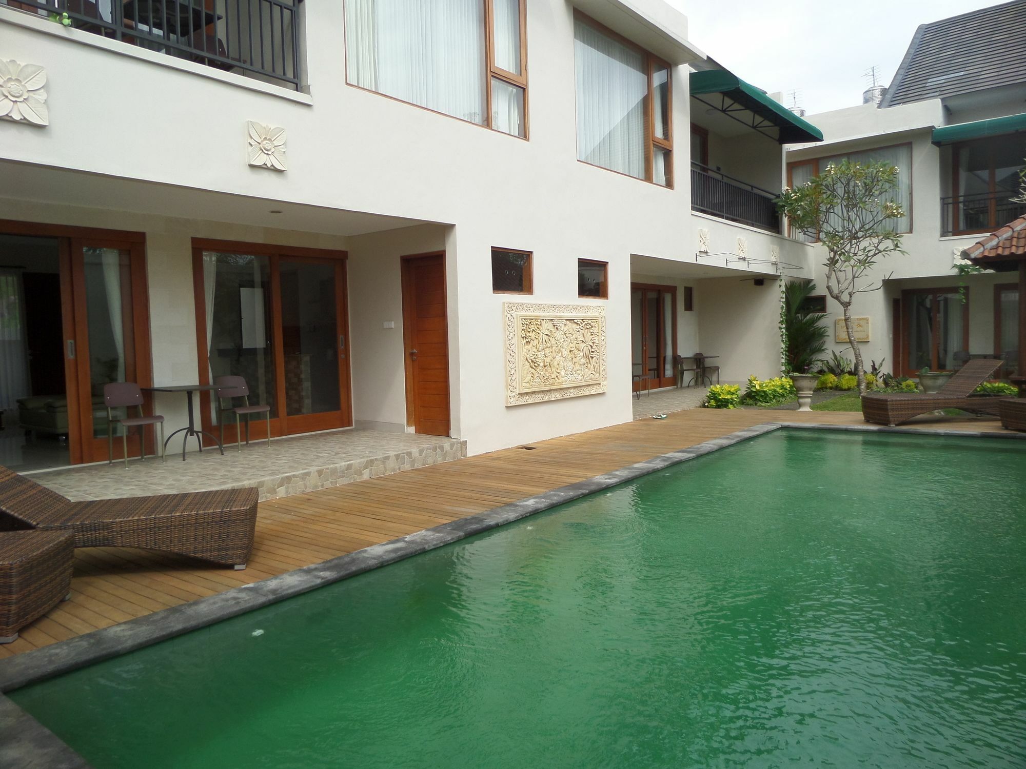 Royal Majesty Villas Kuta  Exterior photo
